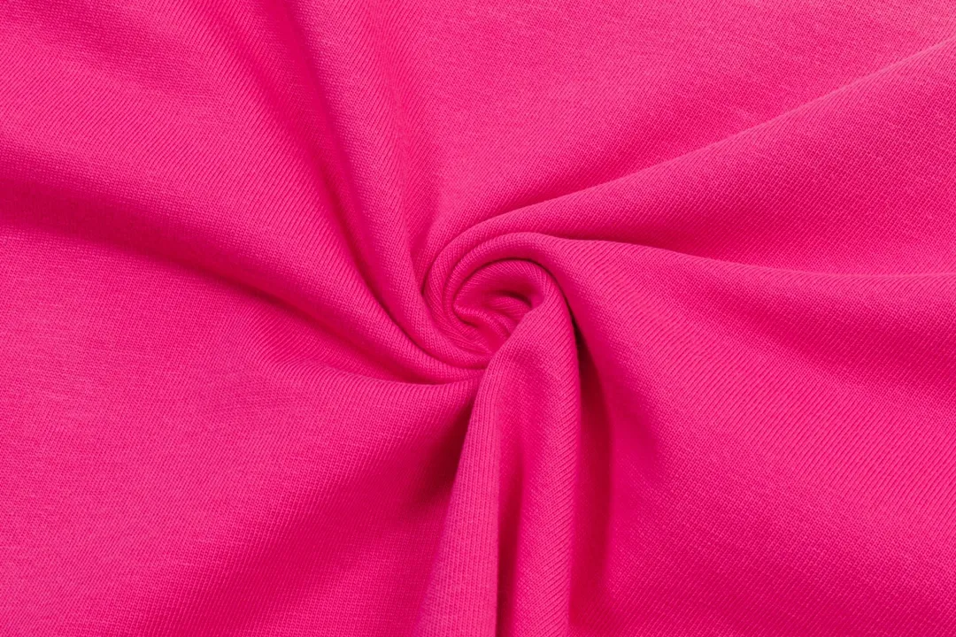 P220 CHROME HEARTS LoGo is fashionable and elegant, with dropped shoulders. The fabric is made of 26s double-yarn combed cotton compact spinning yarn with a weight of 280. It is matched with 1*1 Salona rib. The fabric is fermented and has a loose fit. Color: pink (washed hole craftsmanship) size: S～XXL